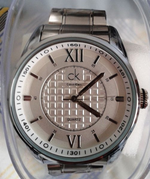 Relógio estilo Calvin Klein
